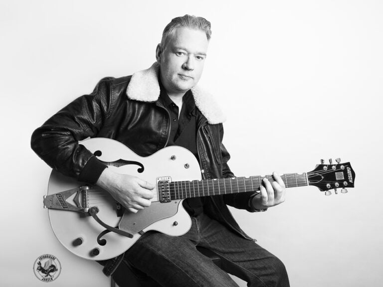 Concertfotografie Fotobrigade Jansen Portretfoto van gitarist Jeroen van Delden testimonial Diensten